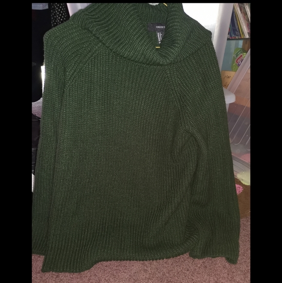 Forest green turtleneck sweater - Picture 2 of 2